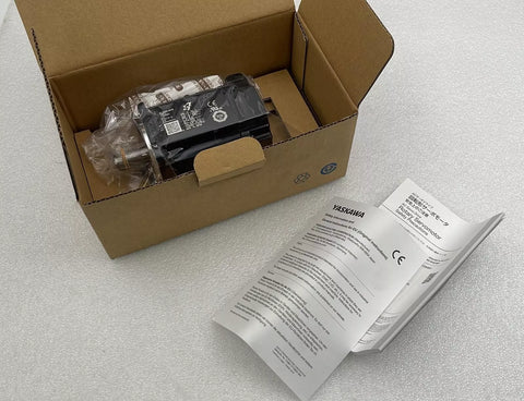 YASKAWA  SGM7J-04A6A61