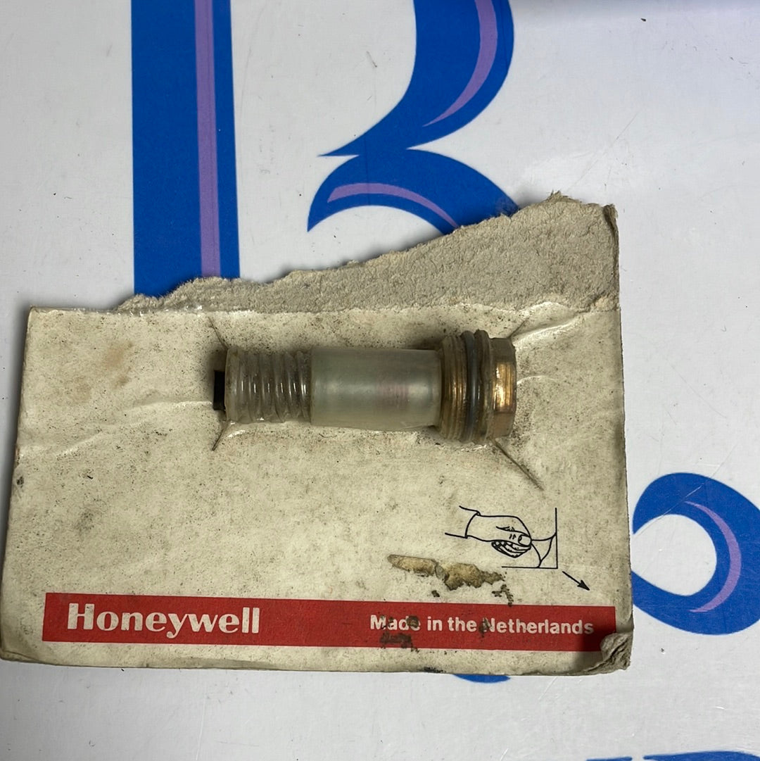 Superior, Lycoming Oil Control Vernatherm Valve PN SL53E19600